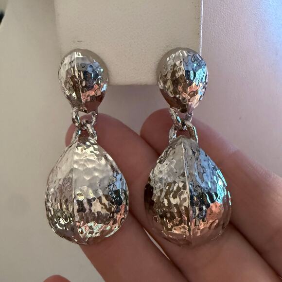 Vintage Pair of Avon Silver Tone Drop Earrings - Picture 12 of 15